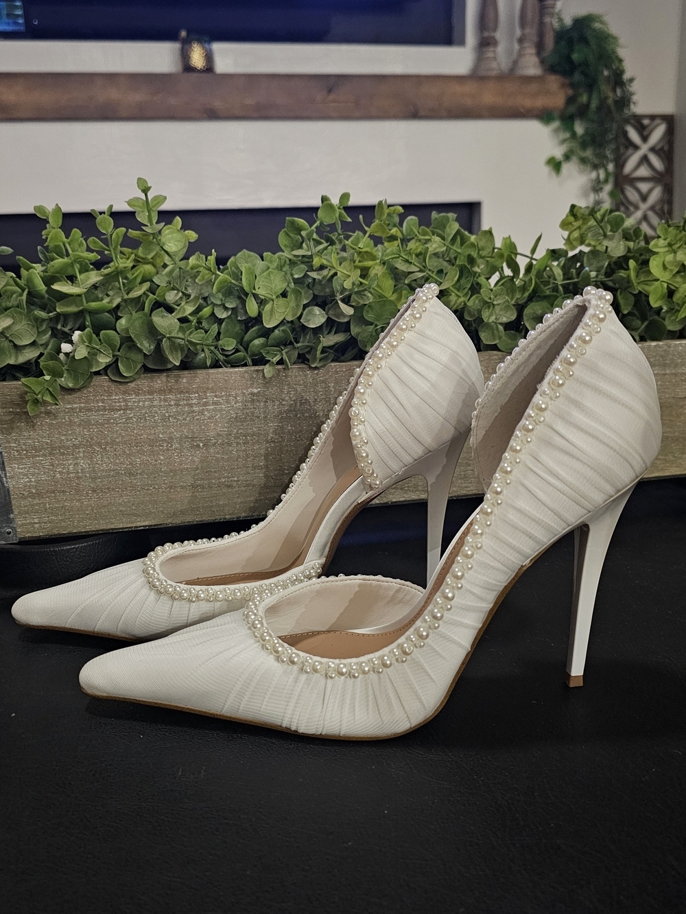 Steve Madden Off White Pearl Pointed-Toe Wedding Stilettos Heels Womens Sz 9 NEW